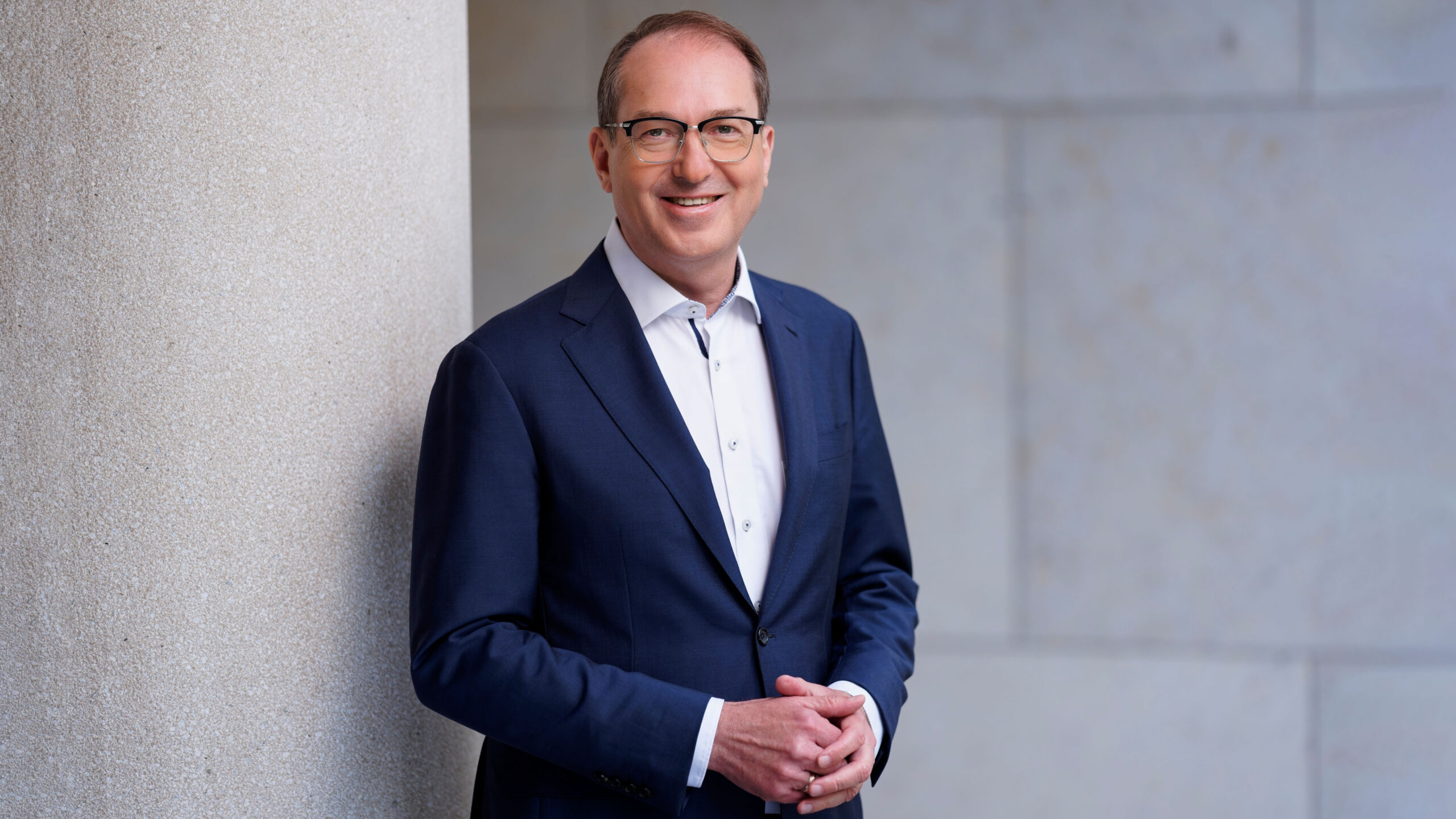 Bundesminister des Innern Alexander Dobrindt will an Grenzkontrollen festhalten. Bild: Henning Schacht